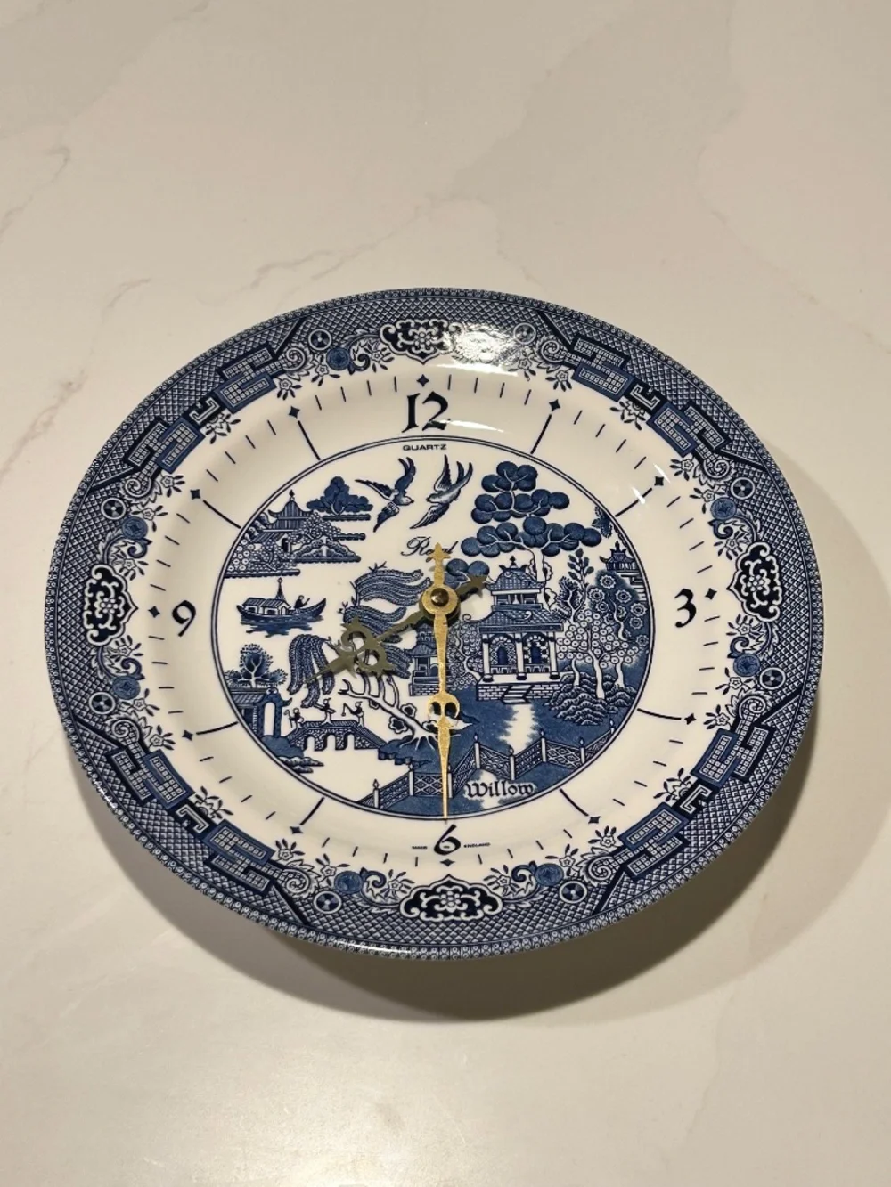 Churchill England Blue Willow Quartz Clock WORKS GOOD!10 1/4” D